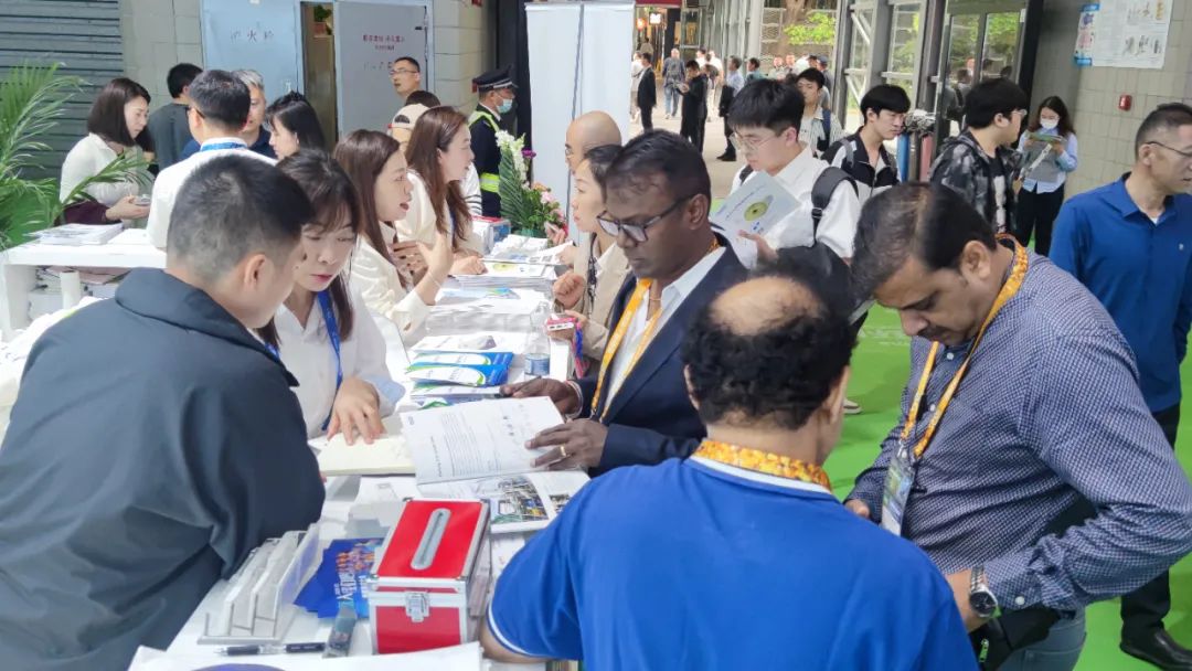 東南亞客戶光臨嘉戎技術展臺咨詢污水處理